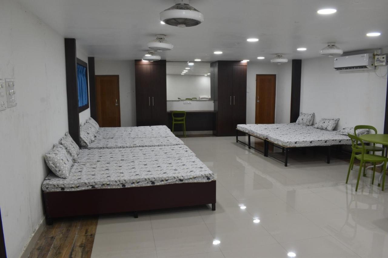 Midwaay Resort Patratu Екстериор снимка