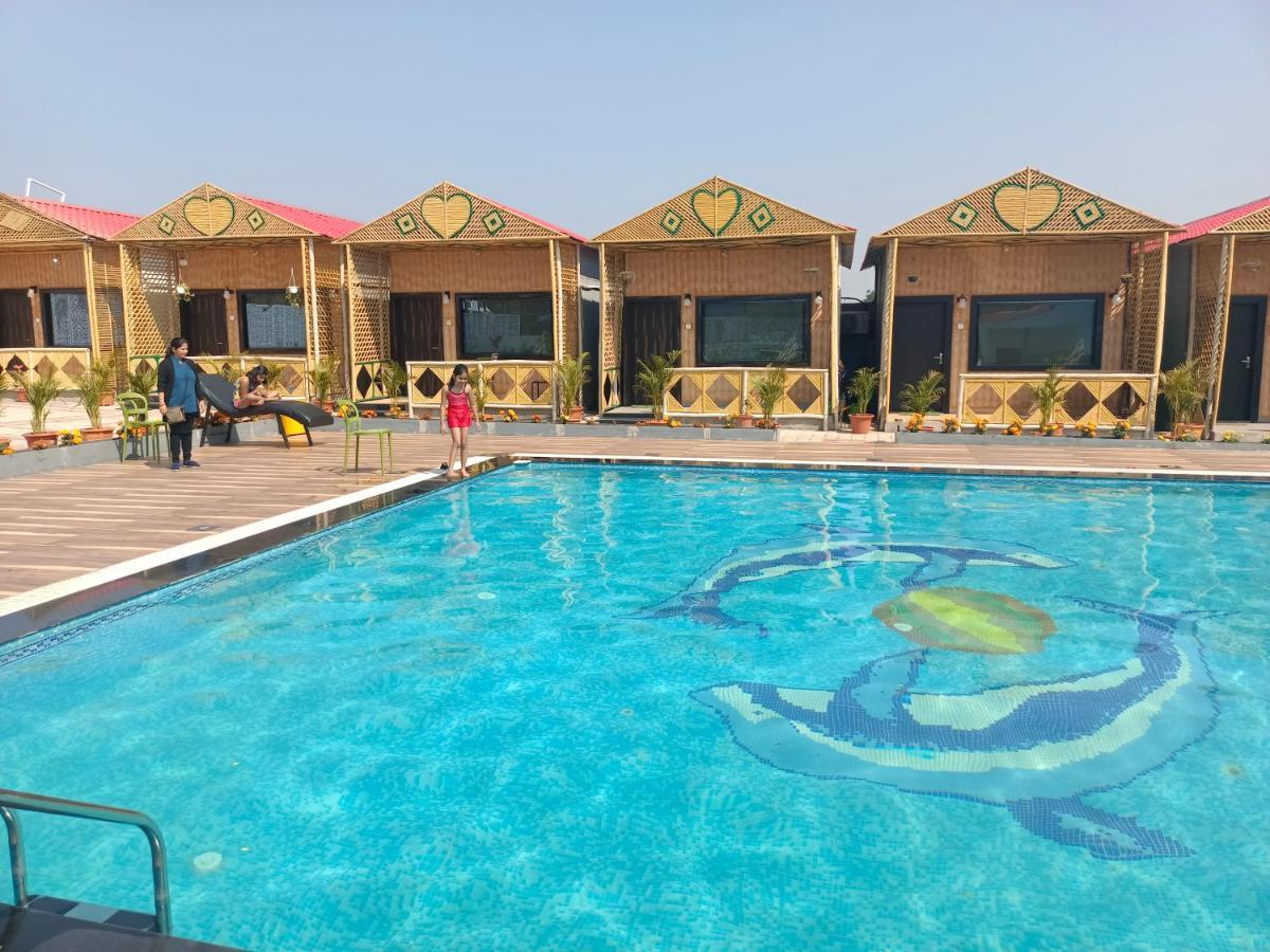 Midwaay Resort Patratu Екстериор снимка